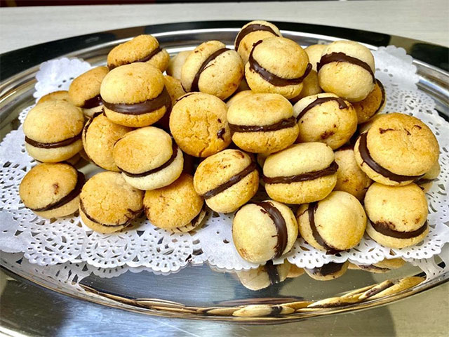 Galletas con almendras y avellanas, baci di dama – Chef Stefano Barbato