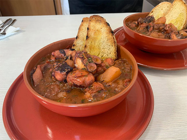 Pulpo a la Pigñata, con Patatas y Tomate - Chef Stefano ...